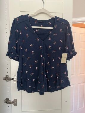 Lucky Brand Navy Floral V-Neck Ruffle Hem Top